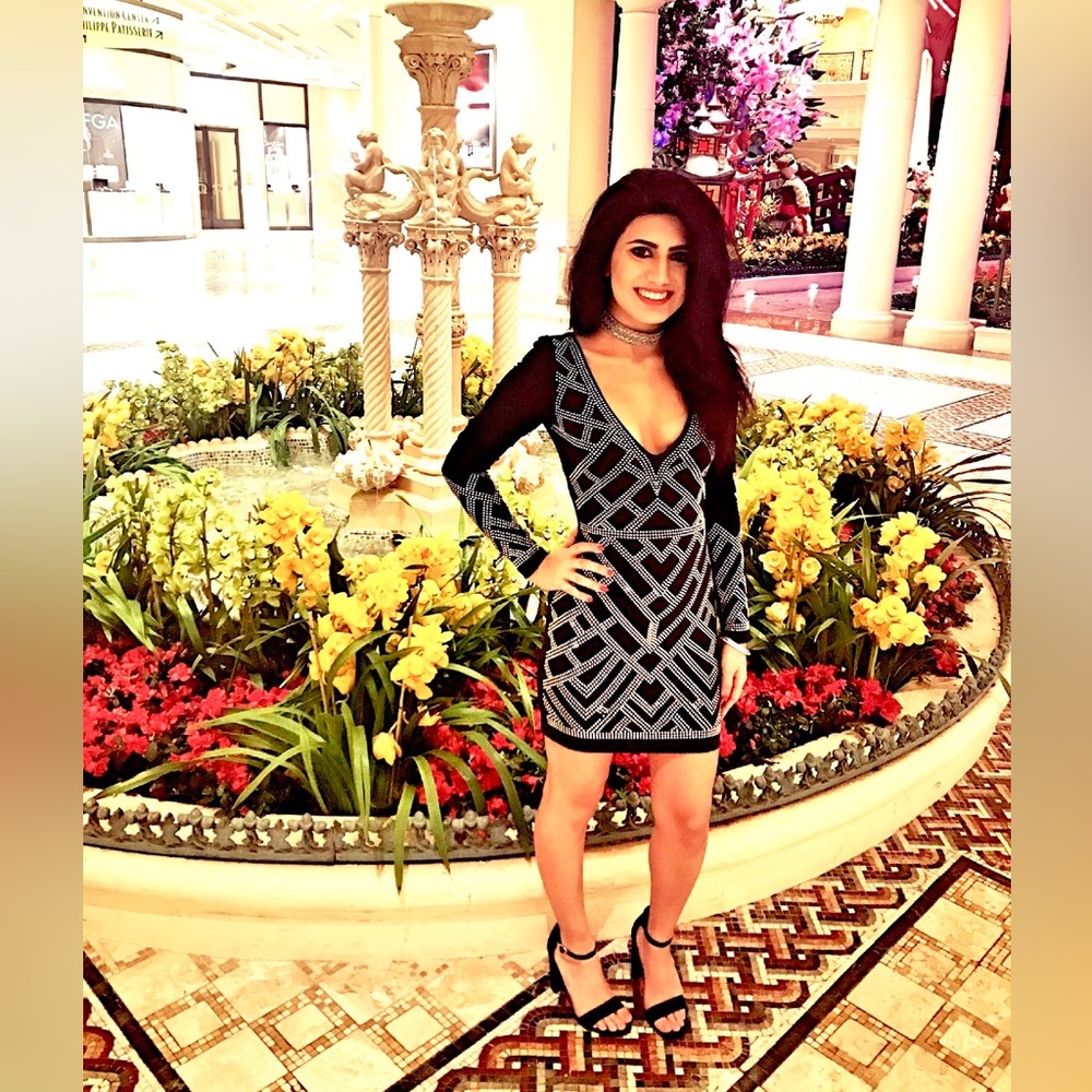 Perfect black dress for a night out!